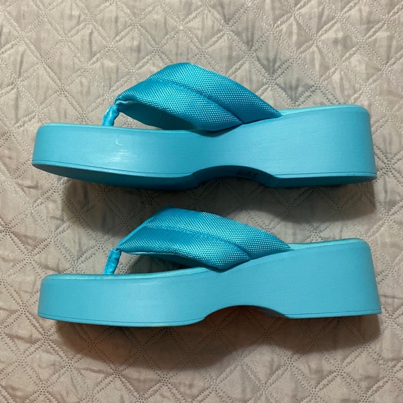 NWNT Womens Size 10 Wild Fable sandals - Picture 1 of 3